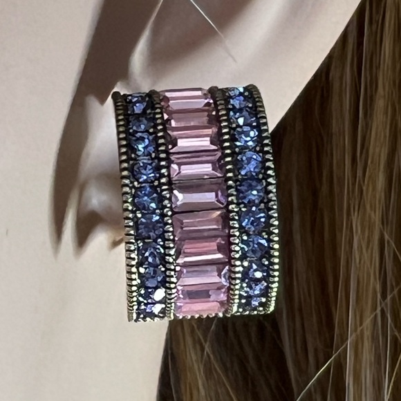 Heidi Daus 🆕 small half hoop earrings - Picture 1 of 6